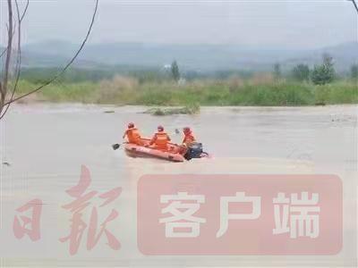 河水暴涨困渔友 豫鄂联手齐救援